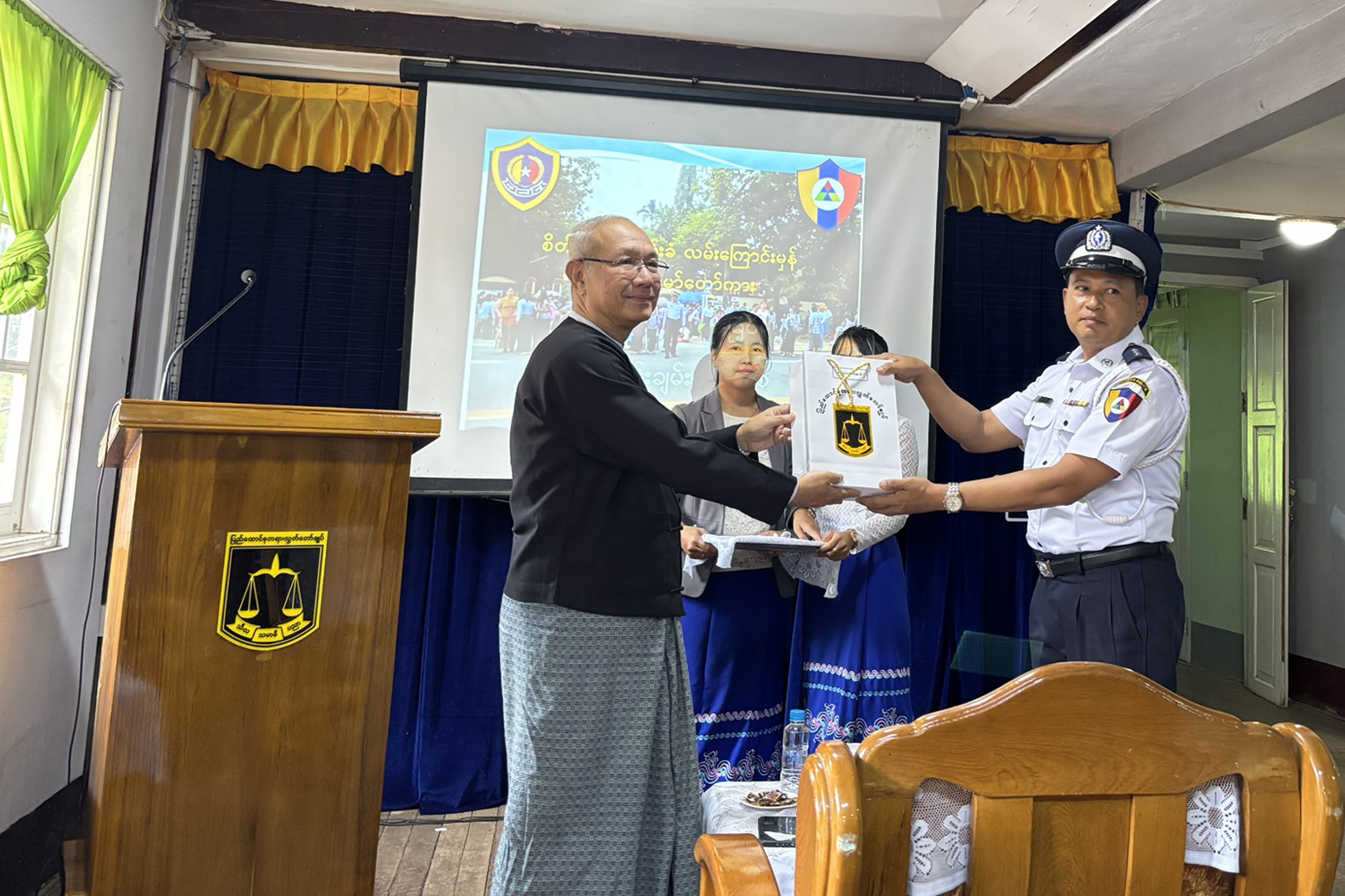 ယာဉ်စည်းကမ်း၊ လမ်းစည်းကမ်း အသိပညာပေး ဟောပြောပွဲပြုလုပ်ခြင်း